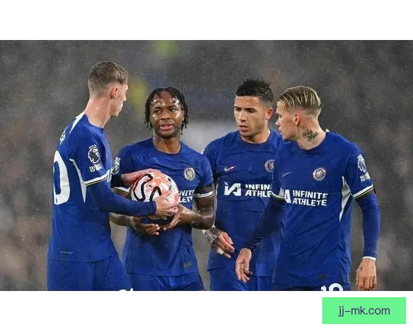 切尔西官方宣布与球队核心帕尔默续约至2033年 强化未来阵容布局