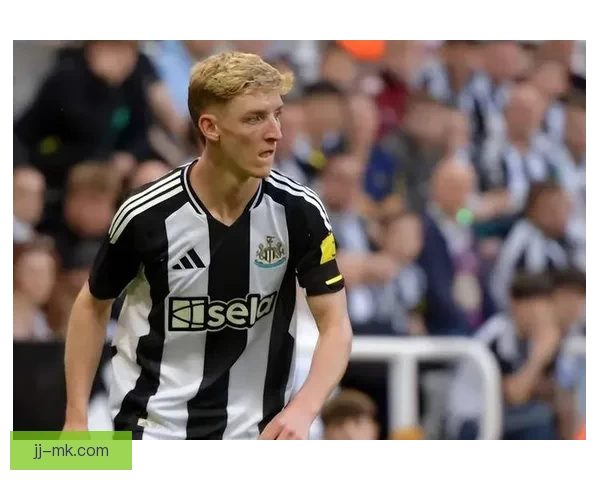 戈登首度为纽卡斯尔破旧主埃弗顿球门引爆激情